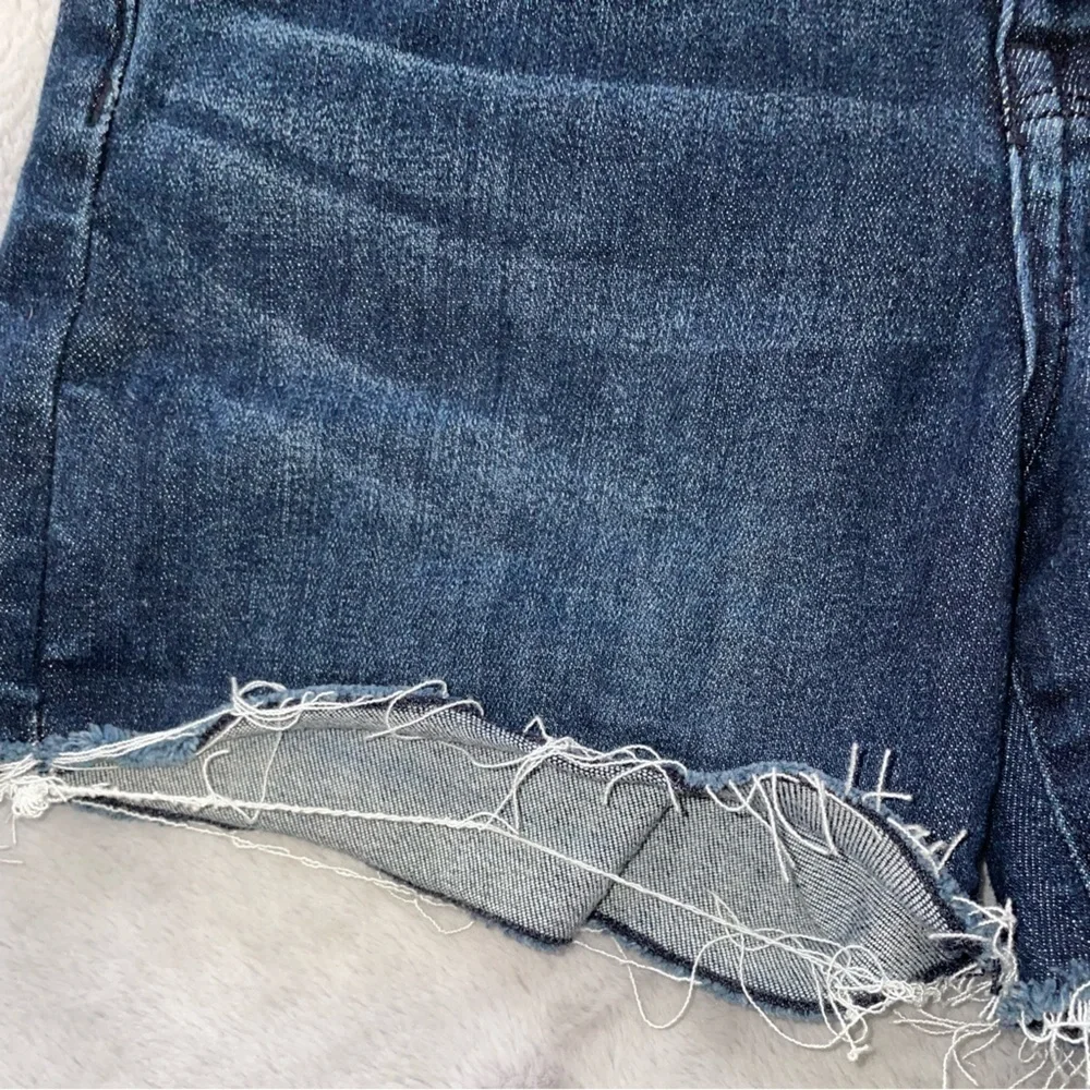 American Eagle Outfitters Super Hi Rise Shortie Raw Hem Denim Jean Shorts size 4